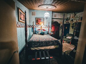 أغطية فراش متميزة ومكتب وأسرّة قابلة للطي وواي فاي مجانًا