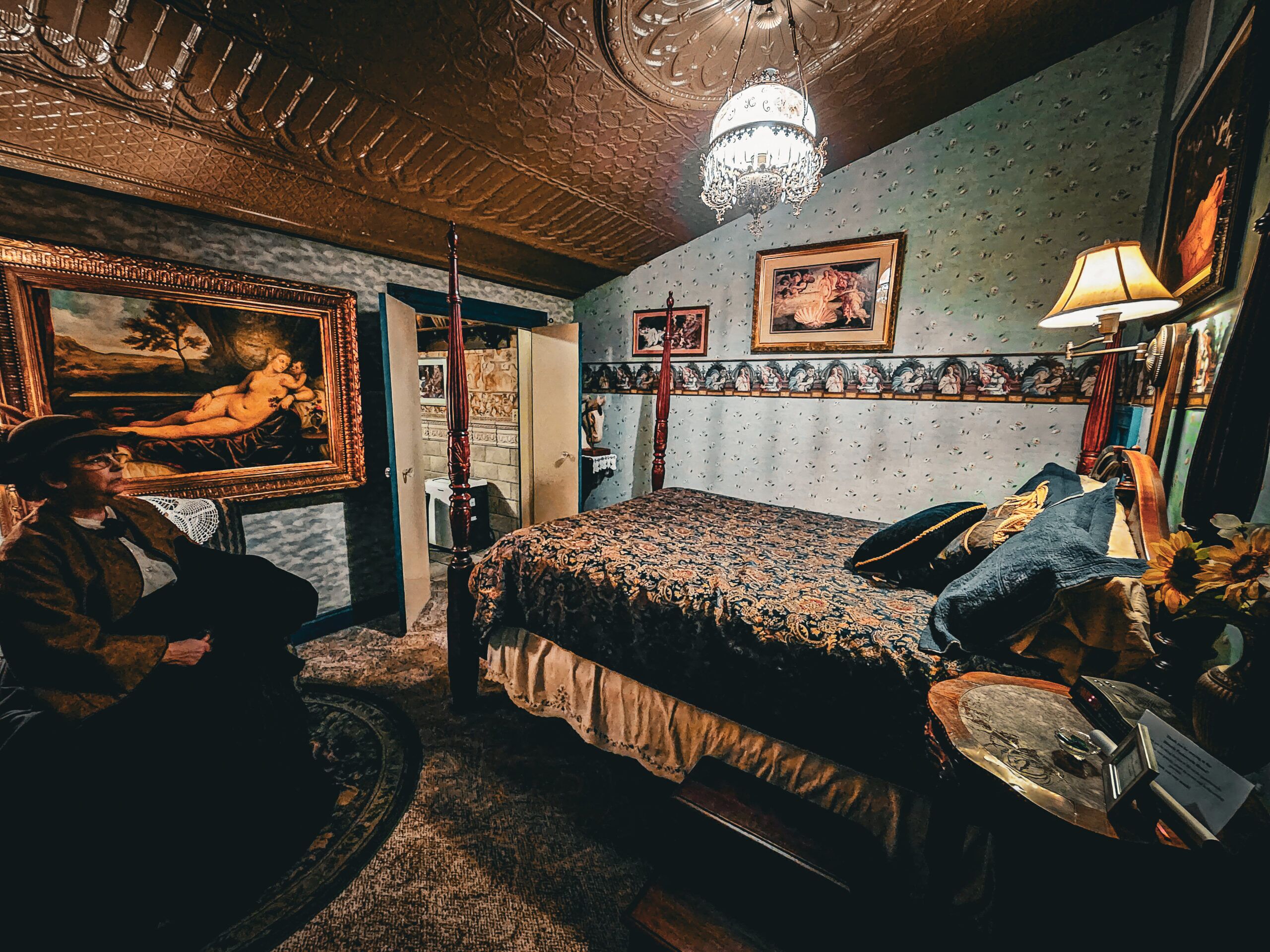 Standard Room, 1 Queen Bed, Non Smoking | Premium bedding, desk, rollaway beds, free WiFi