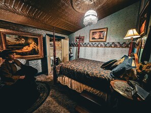 أغطية فراش متميزة ومكتب وأسرّة قابلة للطي وواي فاي مجانًا