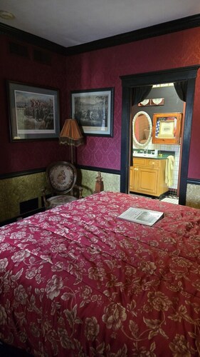 Historic Farnsworth House Inn