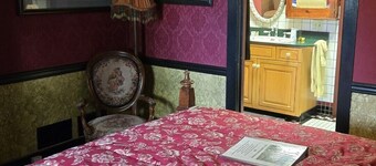 Historic Farnsworth House Inn