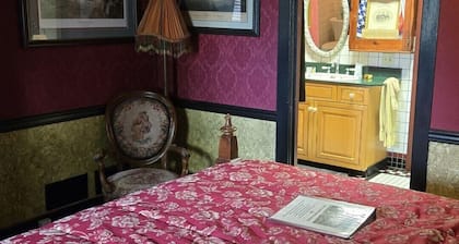 Historic Farnsworth House Inn