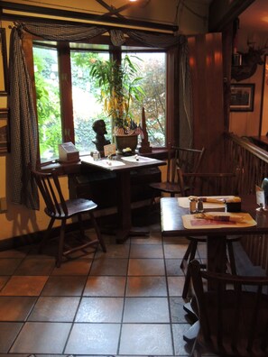 منطقة تناول الطعام للأسر