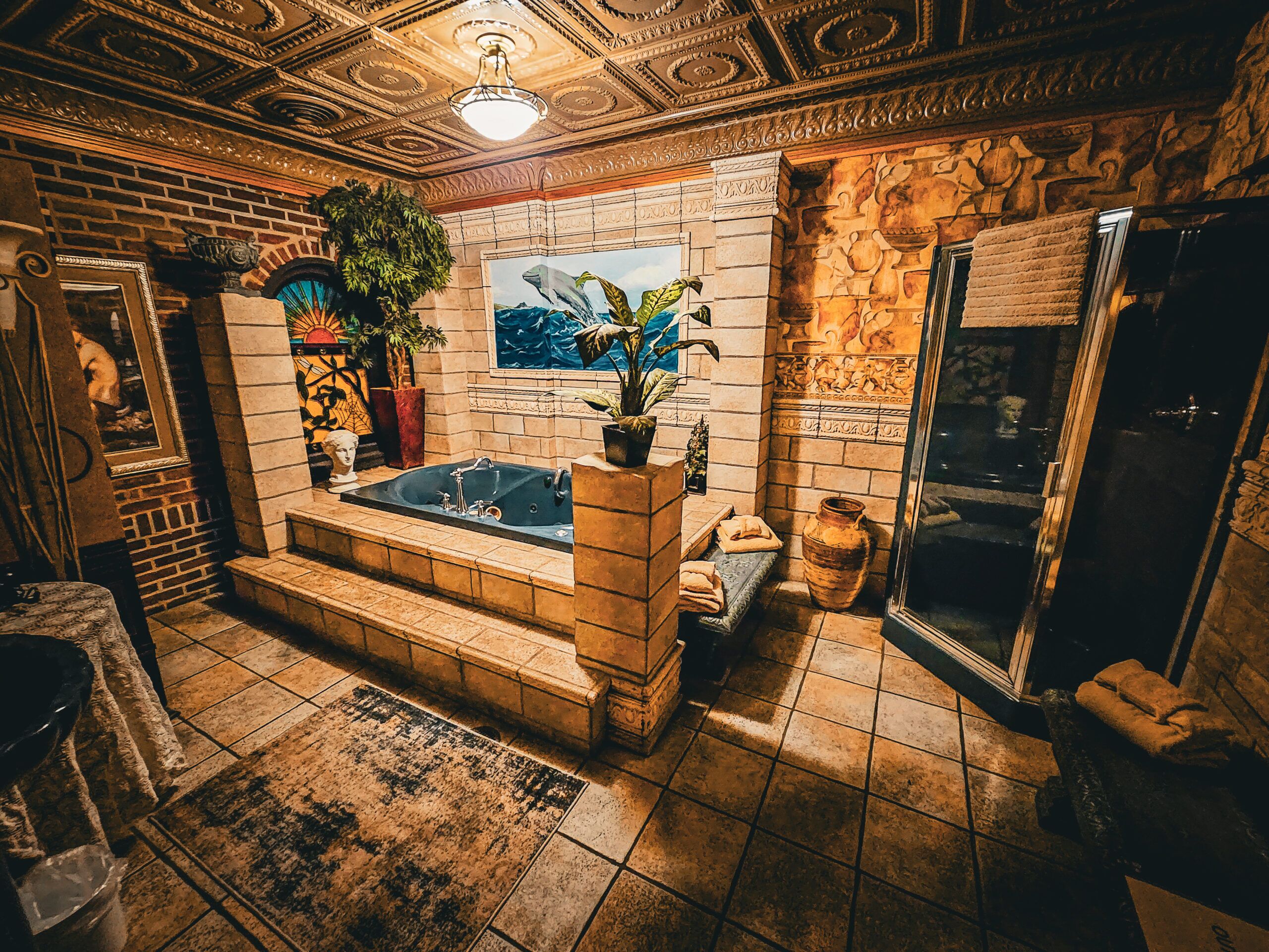 Standard Room, 1 Queen Bed, Non Smoking | Bathroom | Combined shower/tub, deep soaking tub, free toiletries, towels