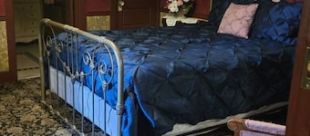 Historic Farnsworth House Inn