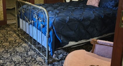 Historic Farnsworth House Inn
