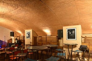 Bar (in der Unterkunft)
