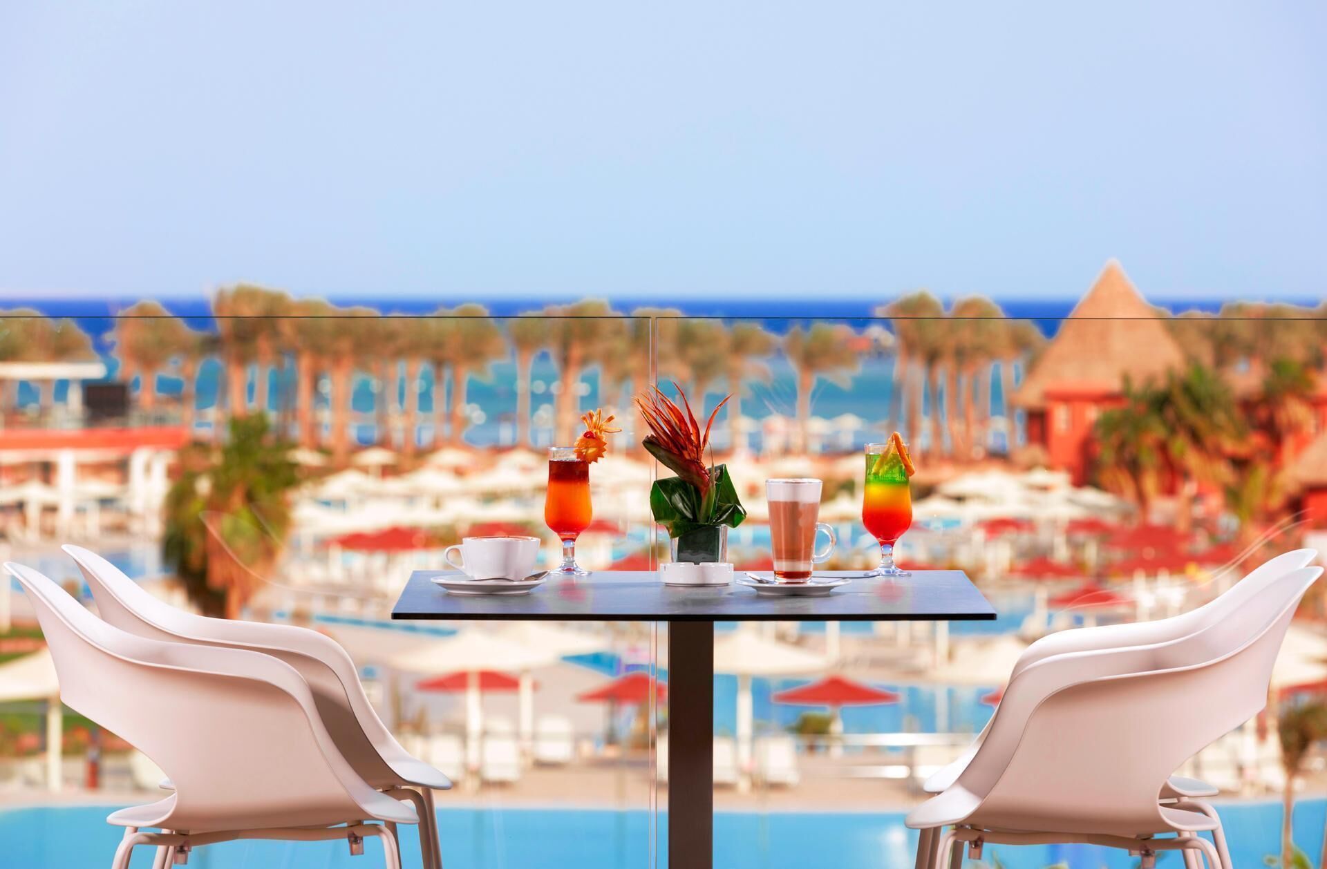 4 restaurants; breakfast, lunch, and dinner served