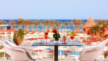 4 restaurants; breakfast, lunch, and dinner served