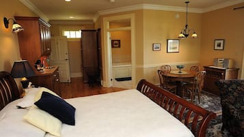 Premium Suite, 1 Queen Bed with Sofa bed, Accessible, Jetted Tub (Separate Shower) (First floor)