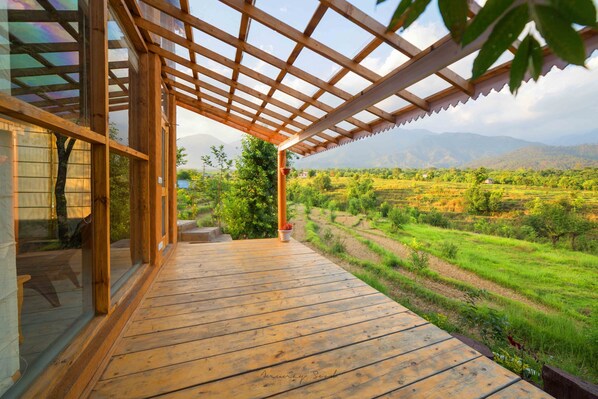 Red Cedar Cottage | Desk, laptop workspace, iron/ironing board, rollaway beds - Seclude Palampur - Himachal Pradesh (Palampur)