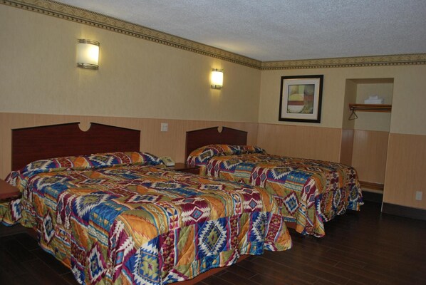 Iron/ironing board, free WiFi, bed sheets - South Bay Motel (Copiague)
