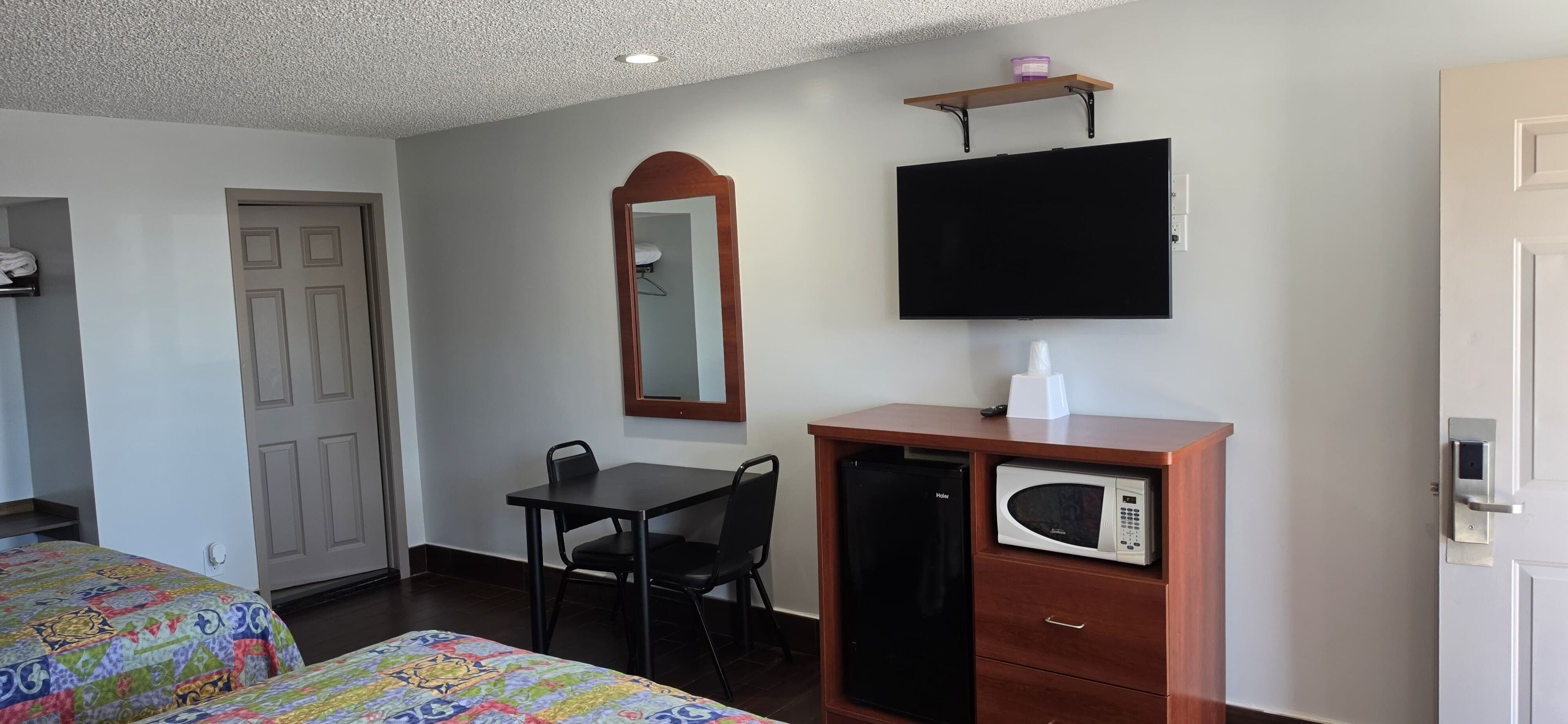 Iron/ironing board, free WiFi, bed sheets