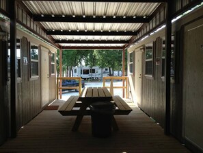 Terrace/patio - Shady Oaks Cabins & RV Park (Fairfield)