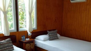 Unclassified image, 5 of 27, button - Hotel Catamaran (Livingston)