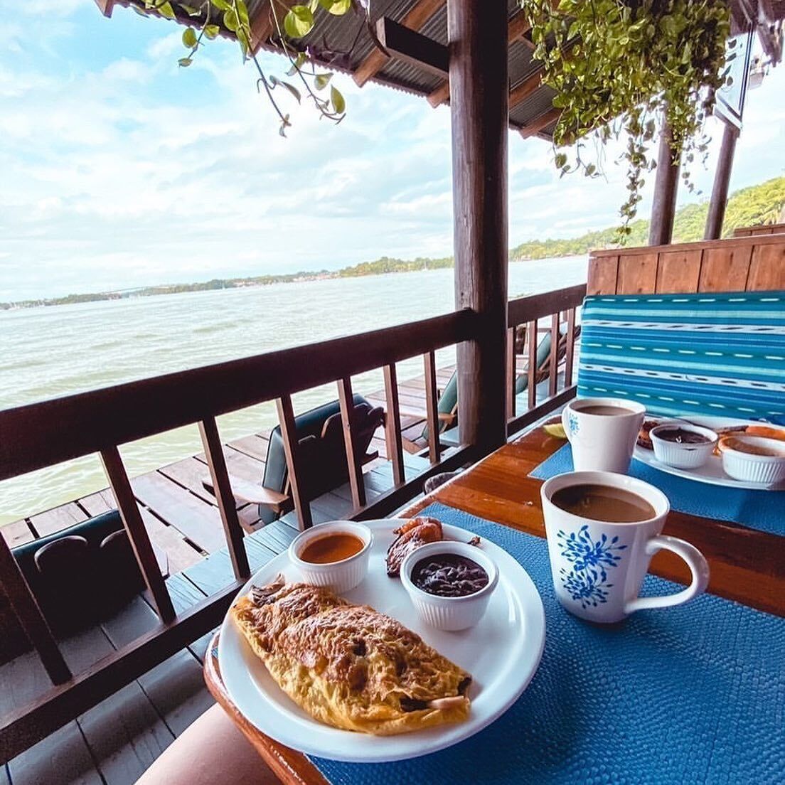 breakfast, lunch and dinner served