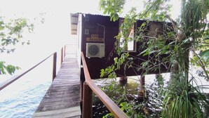 Unclassified image, 4 of 27, button - Hotel Catamaran (Livingston)