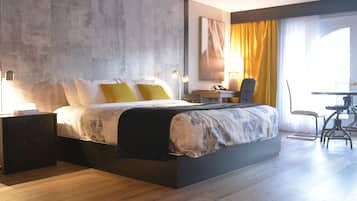 Suite Deluxe | Ropa de cama de alta calidad, caja fuerte, escritorio