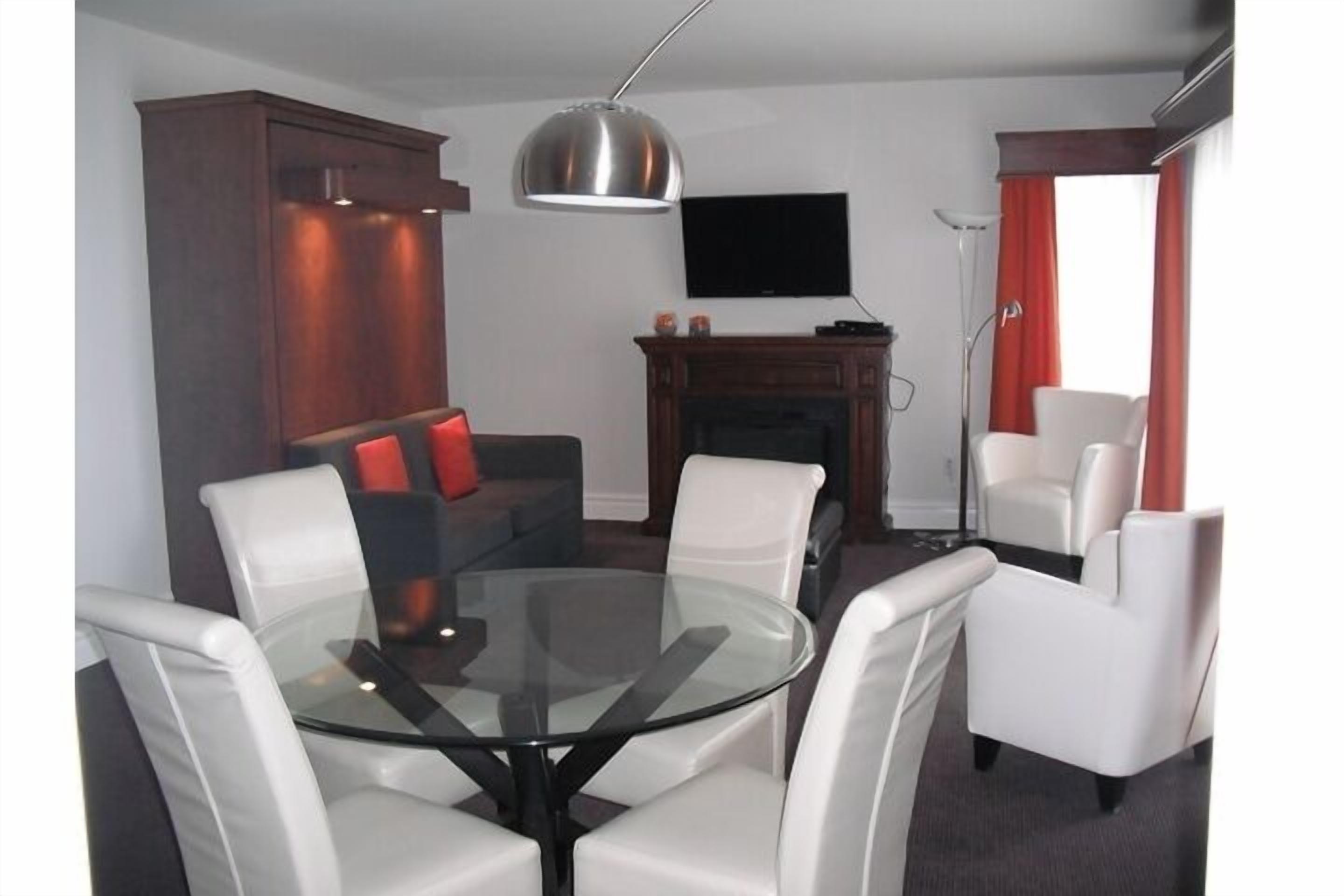 executive suite | in-room dining