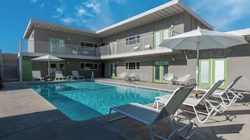 Outdoor pool, pool loungers