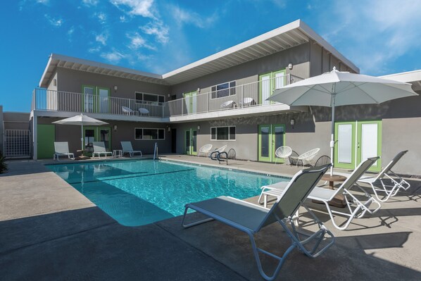 Outdoor pool, sun loungers