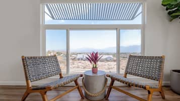 Quarto premium, 1 cama King, cozinha americana, vista para a montanha | Vista para o deserto