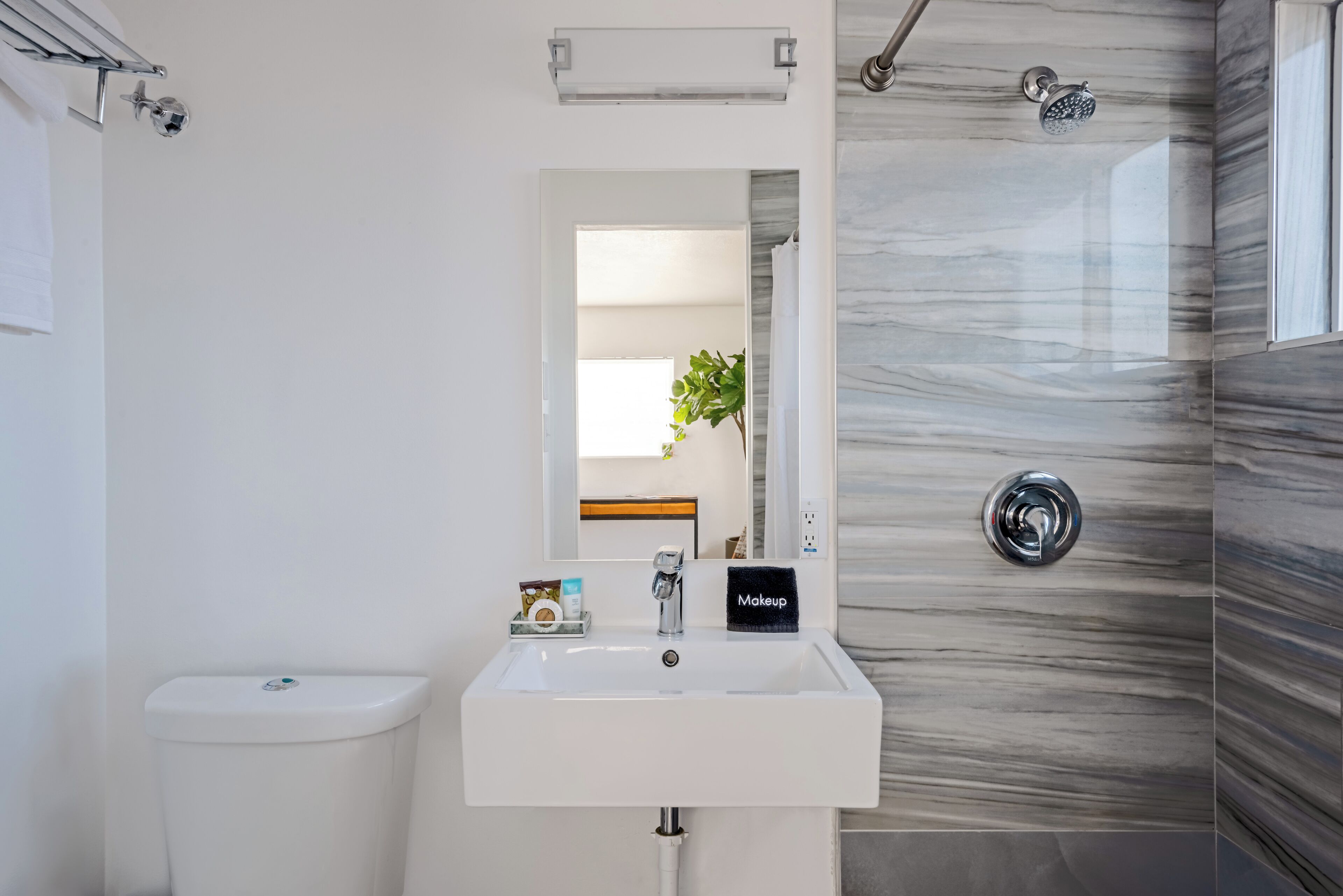 Photo - Desert Hot Springs Inn