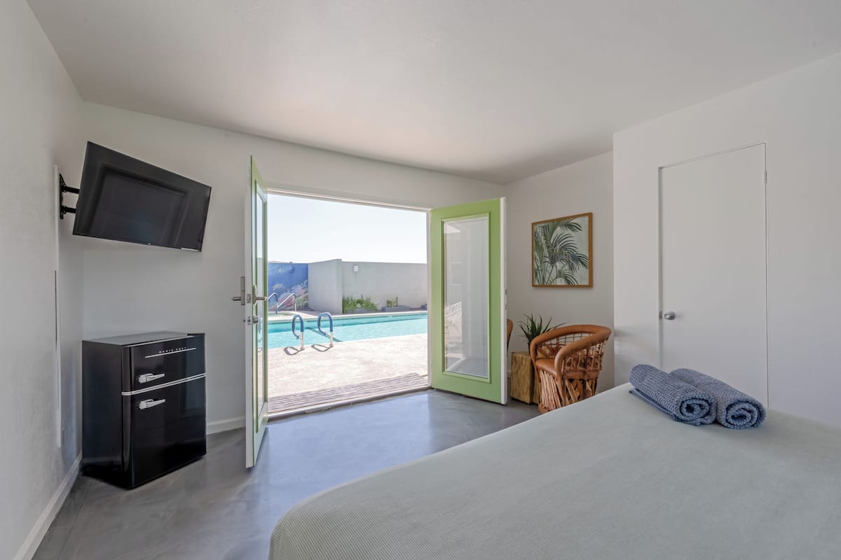 Habitación estándar, 1 cama King size | Decoración personalizada, muebles diferentes y wifi gratis