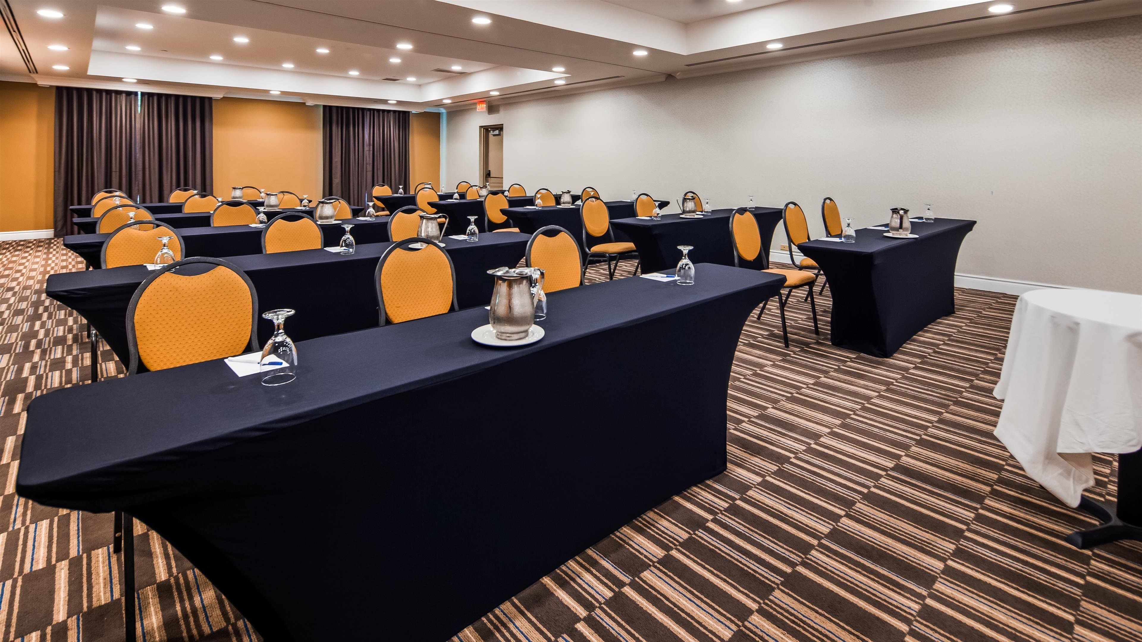 Photo - Best Western Premier Toronto Airport Carlingview Hotel