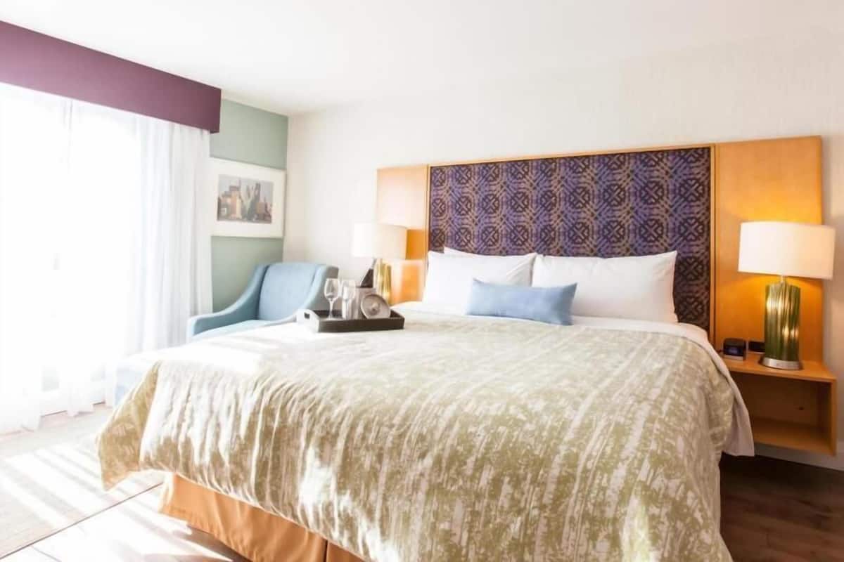 Premium bedding, in-room safe, desk, laptop workspace