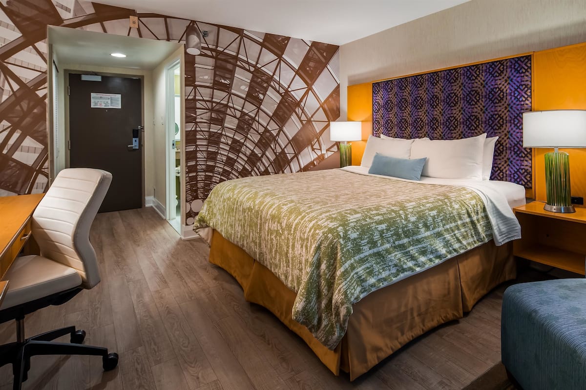 Premium bedding, in-room safe, desk, laptop workspace