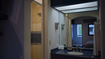 淋浴設備、風筒、提供毛巾、番梘