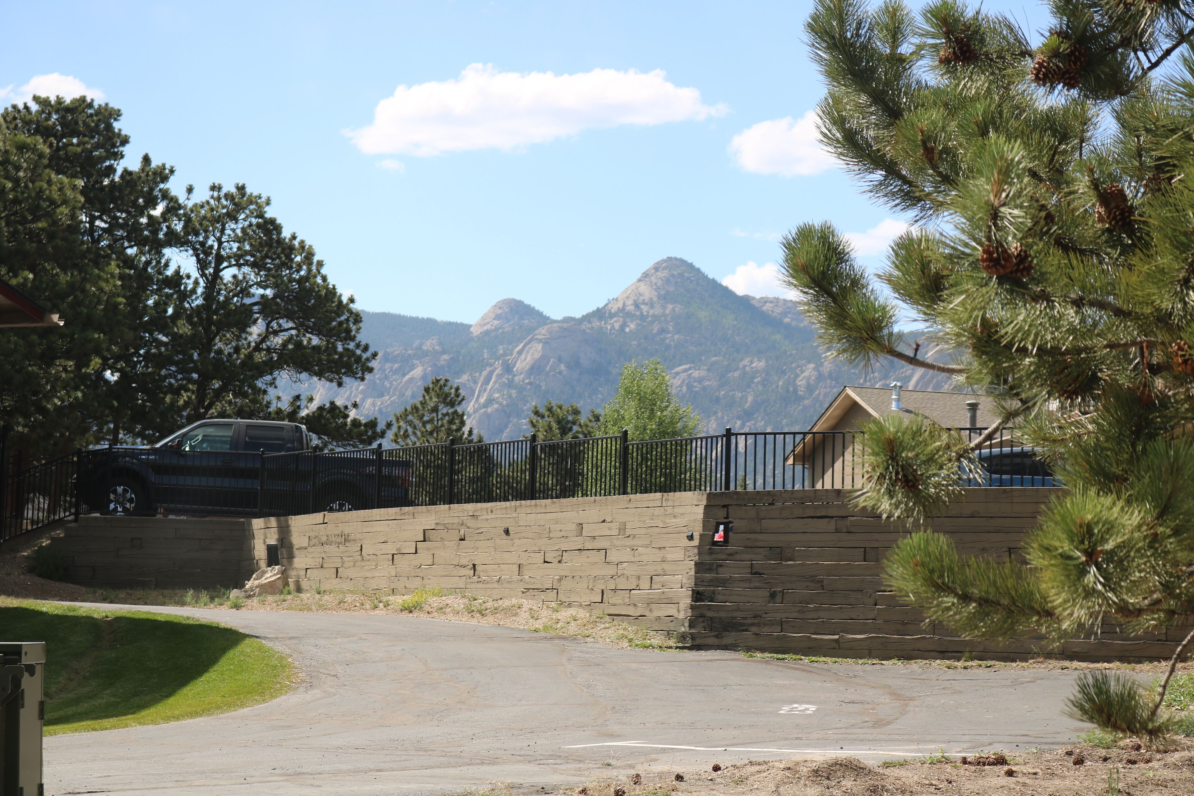 Comfort Studio, 1 King Bed, Patio, Corner | Mountain view