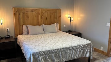 Comfort Suite, 1 King Bed, Fireplace, Corner | 1 bedroom, desk, iron/ironing board, free WiFi