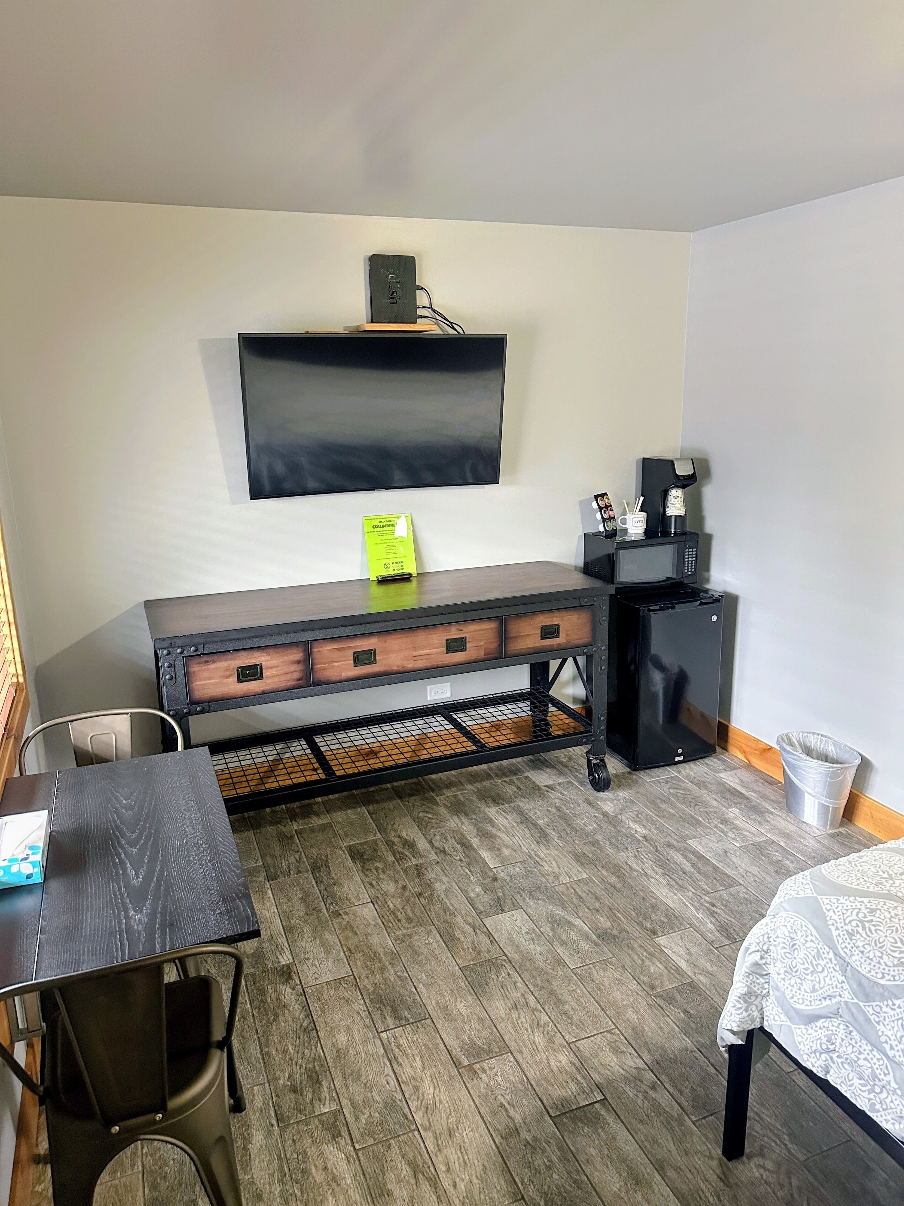 Standard Room, 1 King Bed | Room amenity