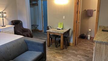 Comfort Studio, 1 King Bed, Fireplace | 1 bedroom, desk, iron/ironing board, free WiFi