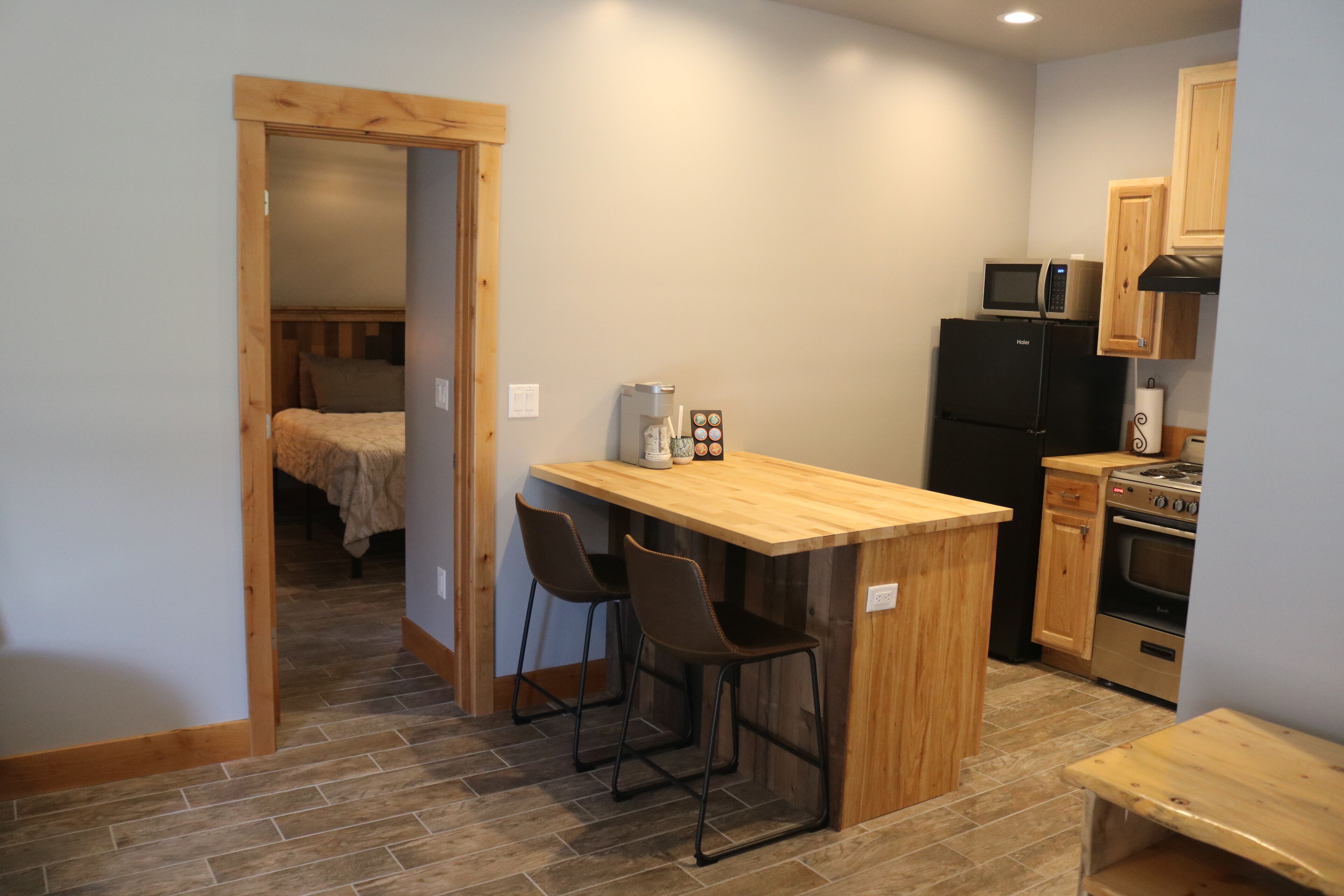 Comfort Suite | 1 bedroom, desk, iron/ironing board, free WiFi