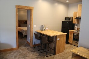 1 habitación, escritorio, tabla de planchar con plancha y wifi gratis 