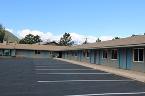 Free self-parking - Columbine Inn (Estes Park)