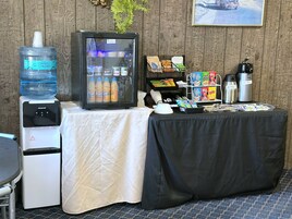 包含每  日外带式早餐