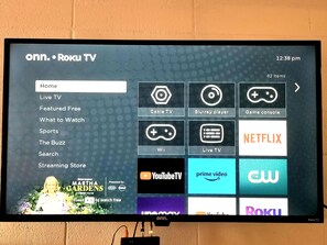 Minibar, desk, laptop workspace, iron/ironing board - Town House Motor Inn (Worland)