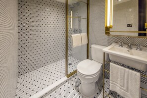 Rainfall showerhead, designer toiletries - Hotel Shocard at Times Square (New York)