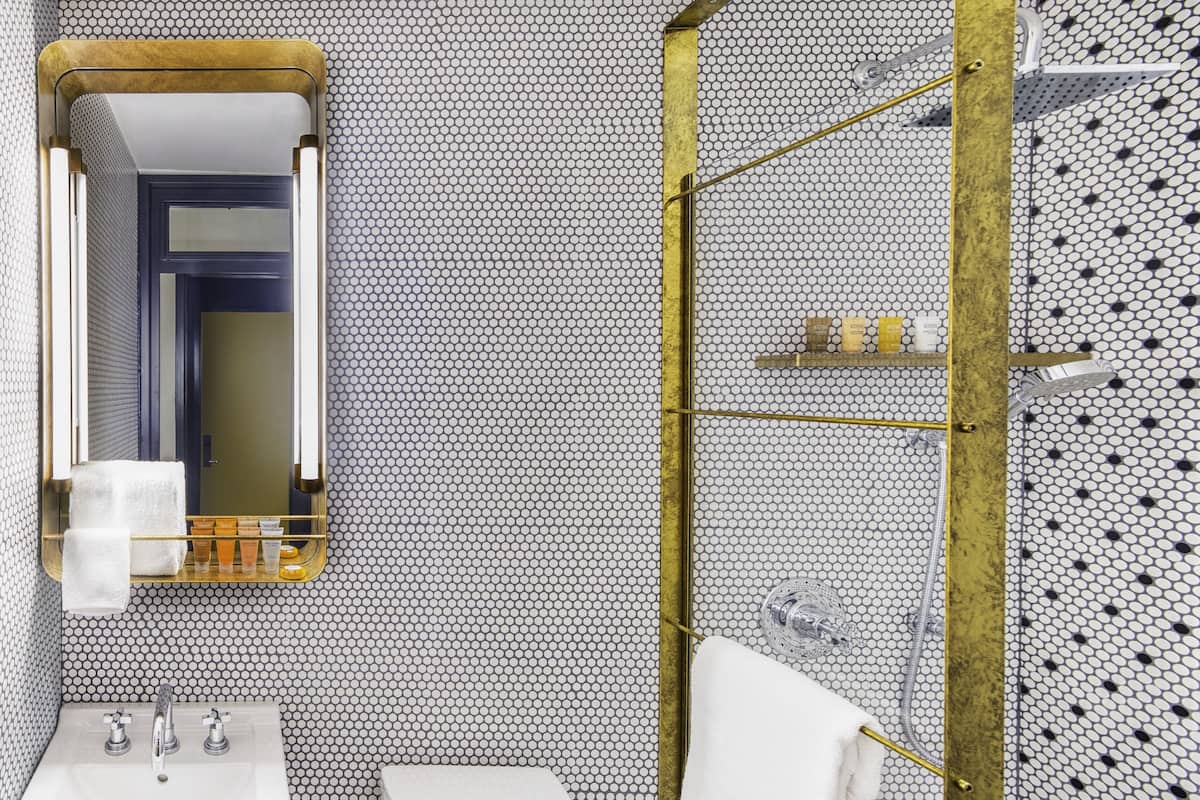 Rainfall showerhead, designer toiletries