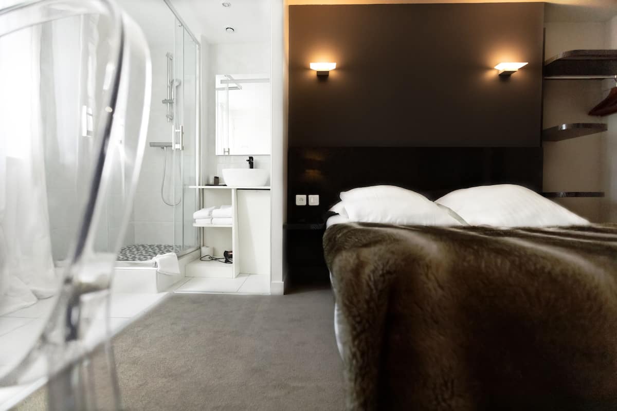 Single Room | Meja, seterika/papan seterika, Wi-fi percuma, cadar katil