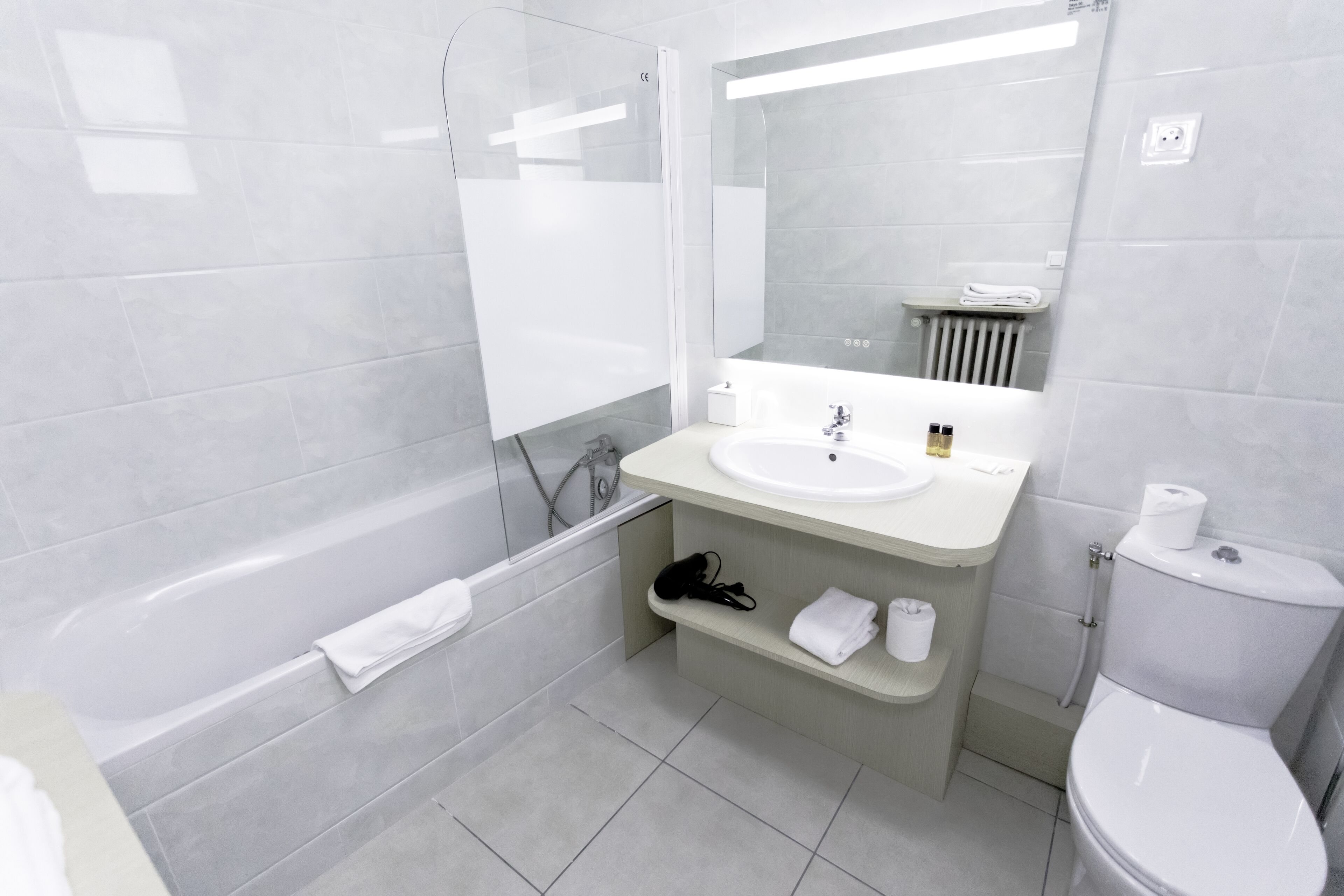 triple room with shower | bathroom | free toiletries, towels