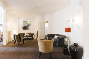 Flat-screen TV - Hôtel Le Saint Louis (Amiens)