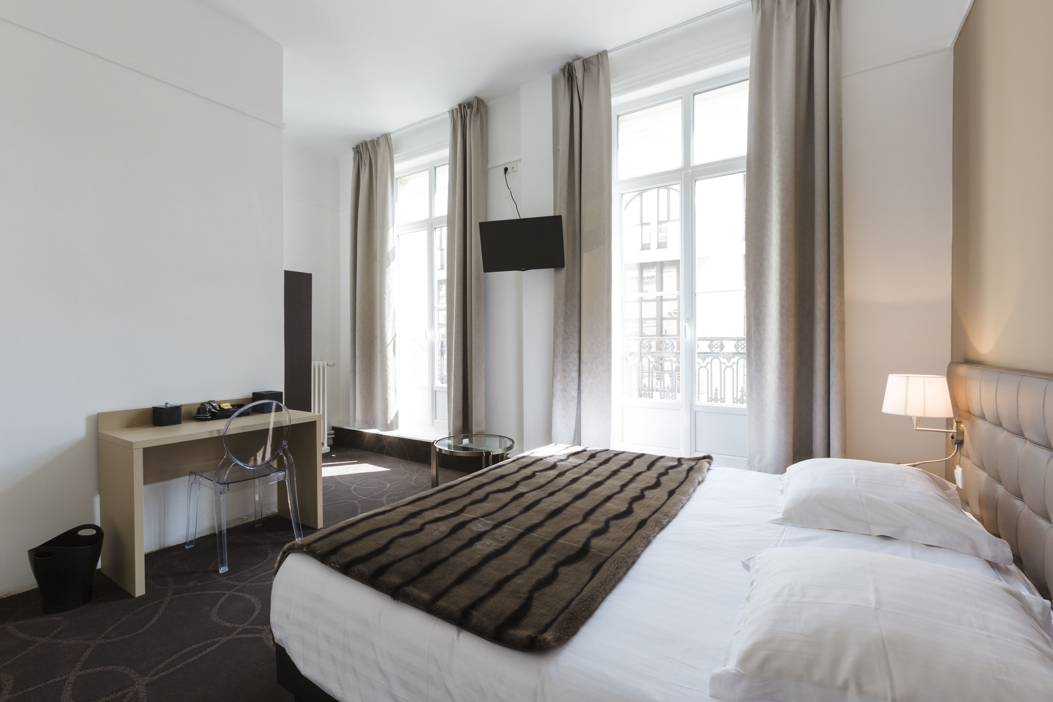 double room | desk, iron/ironing board, free wifi, bed sheets