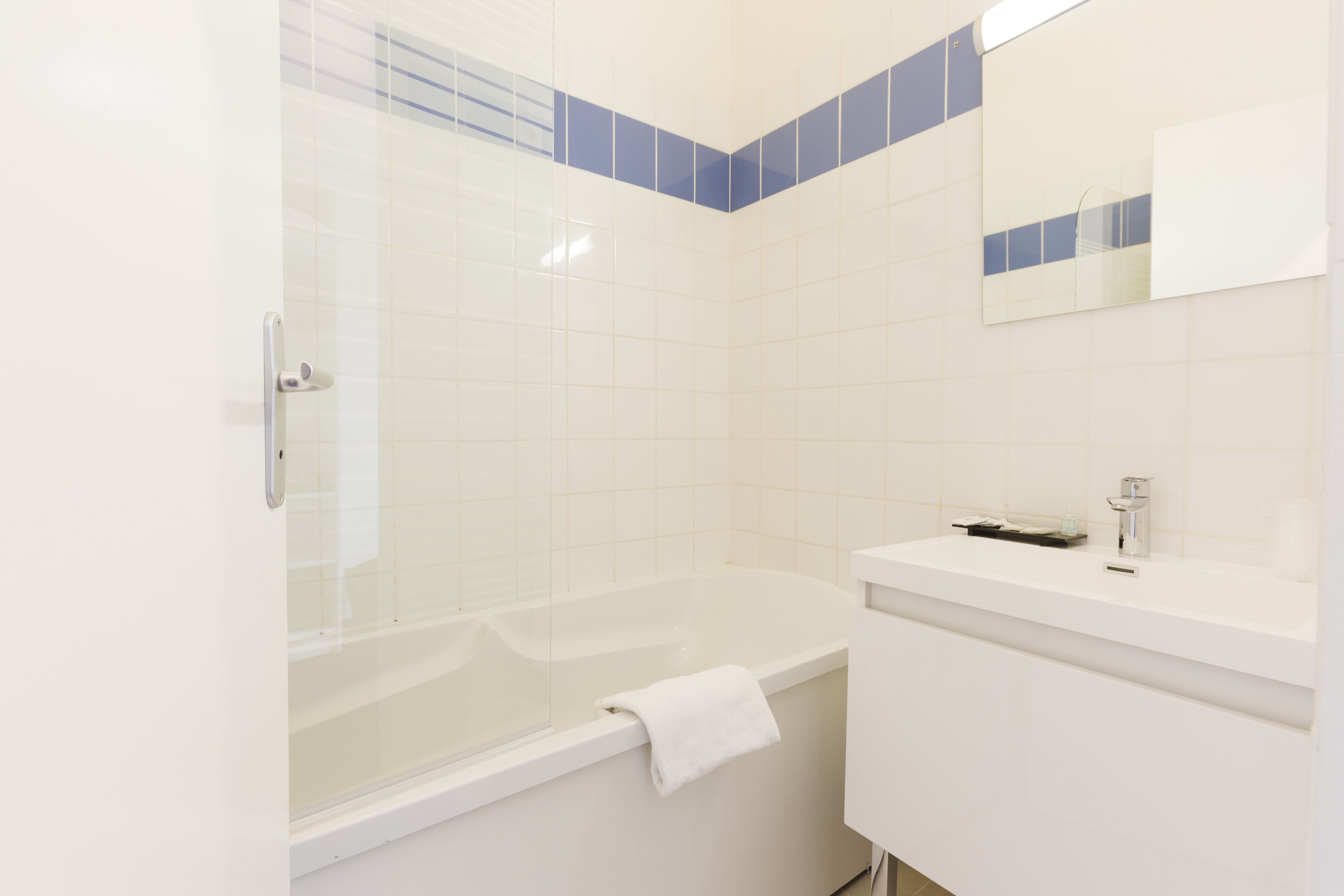 free toiletries, towels