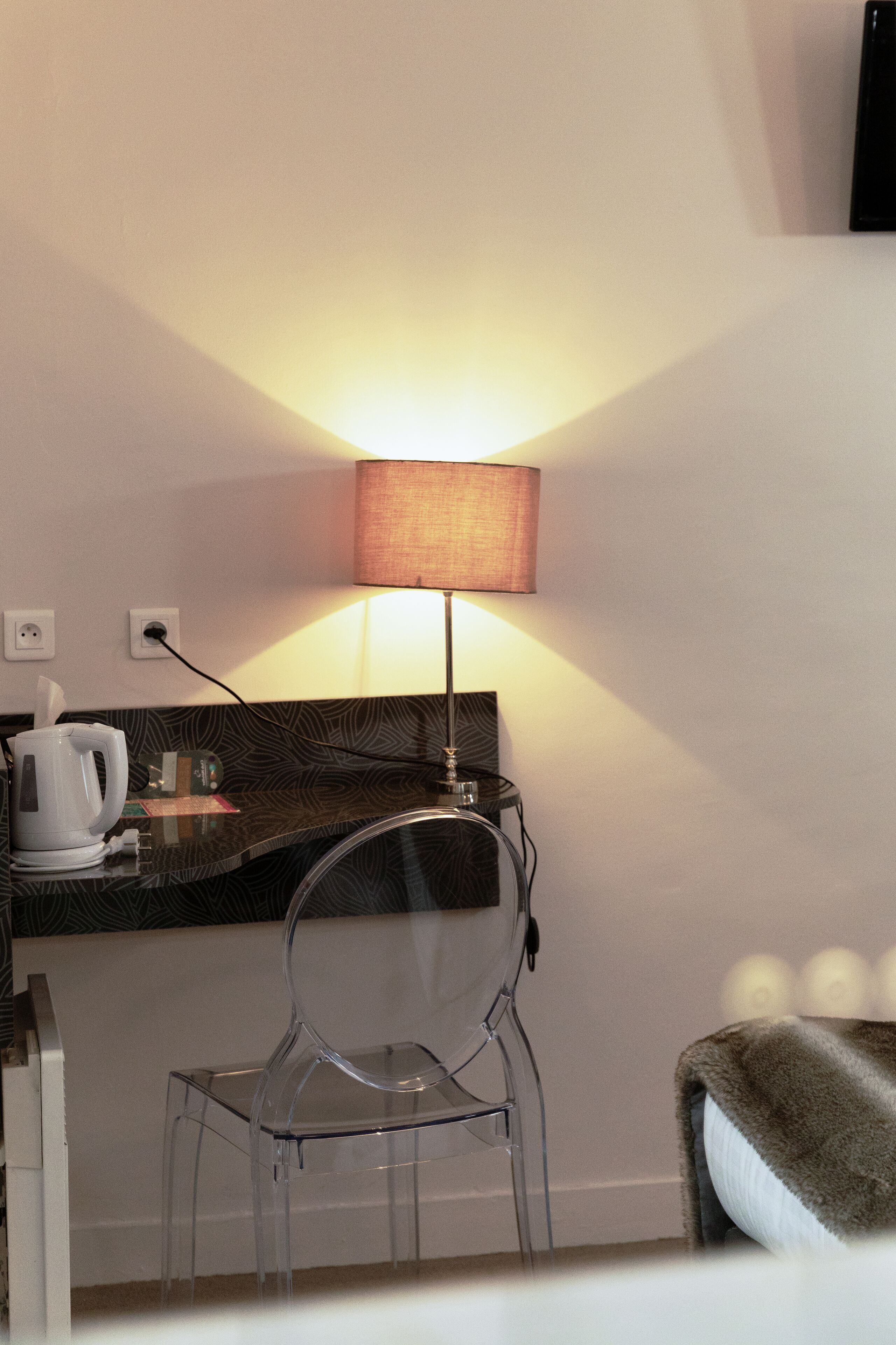 single room | desk, iron/ironing board, free wifi, bed sheets