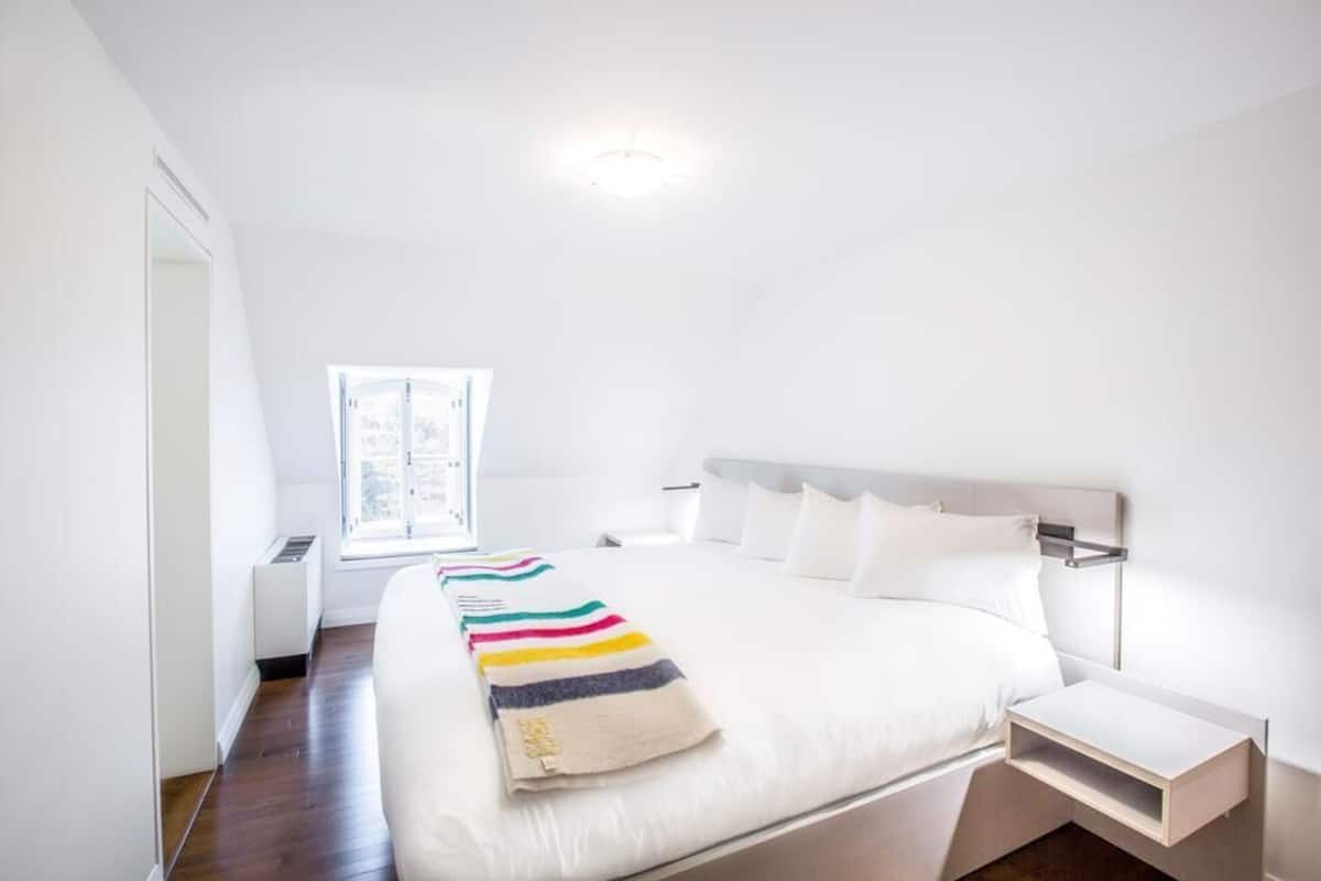 Premium bedding, desk, free WiFi, bed sheets